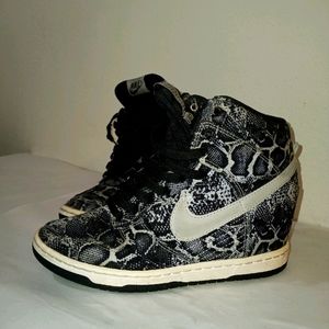 Nike Sky High Dunks Year of The Snake W size 6